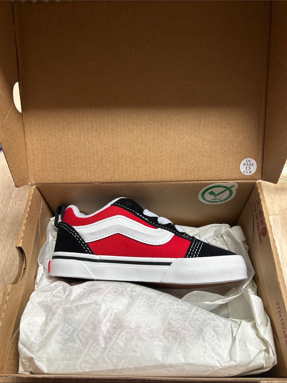 Vans Kids Old Skool Sneaker in Red, Black & White